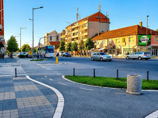 na slici je glavna raskrsnica u Novoj Pazovi